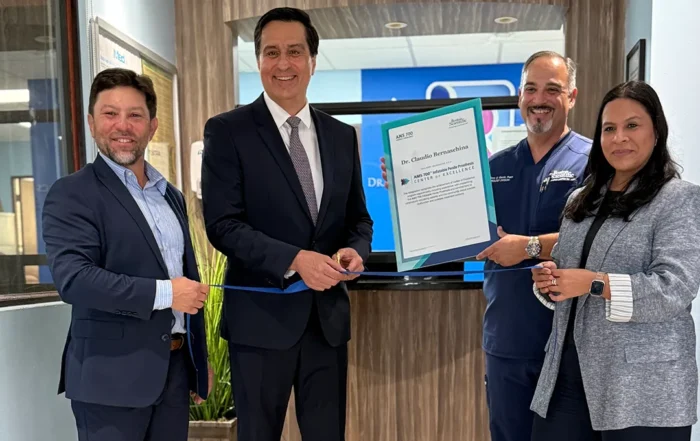 Imagen Principal - Dr. Bernaschina recibiendo reconocimiento